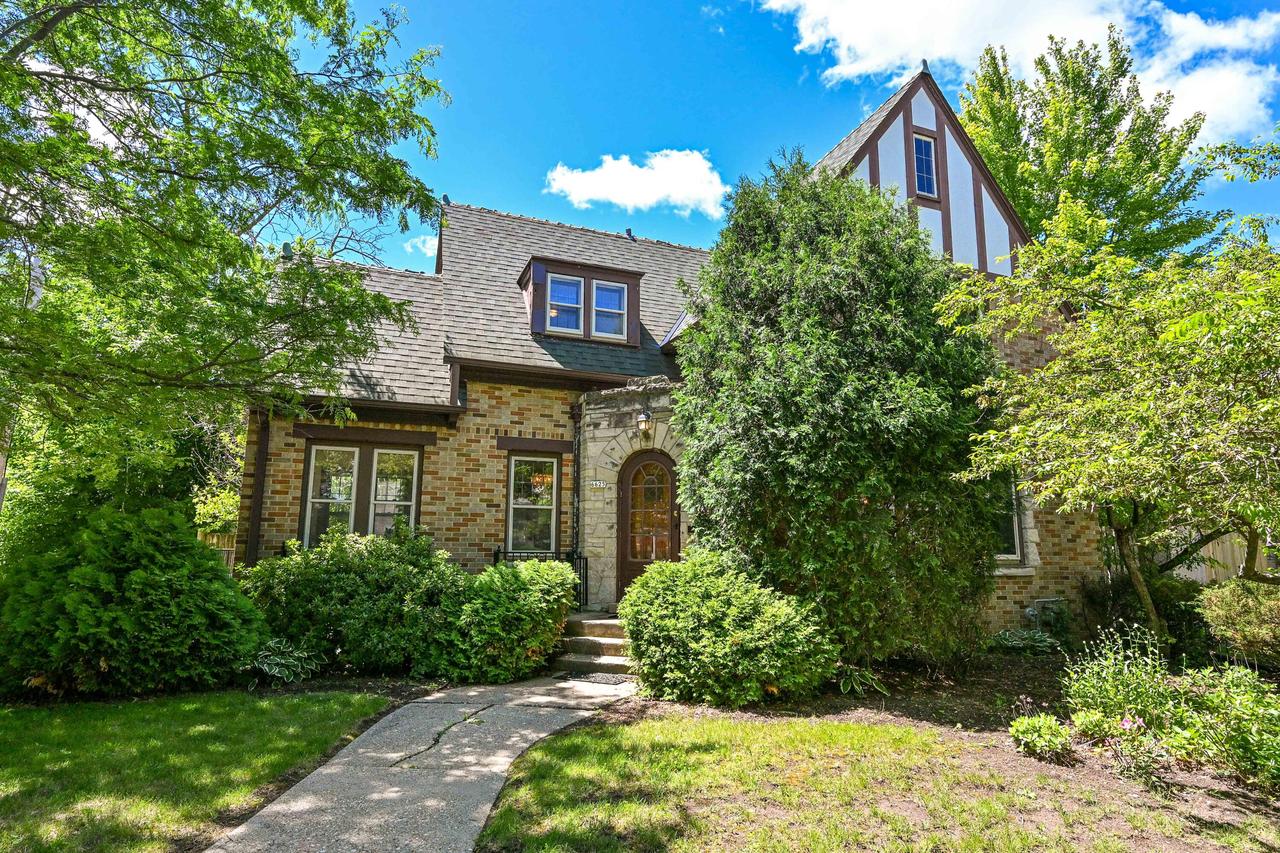 6625 W Grant St, West Allis, WI 53219