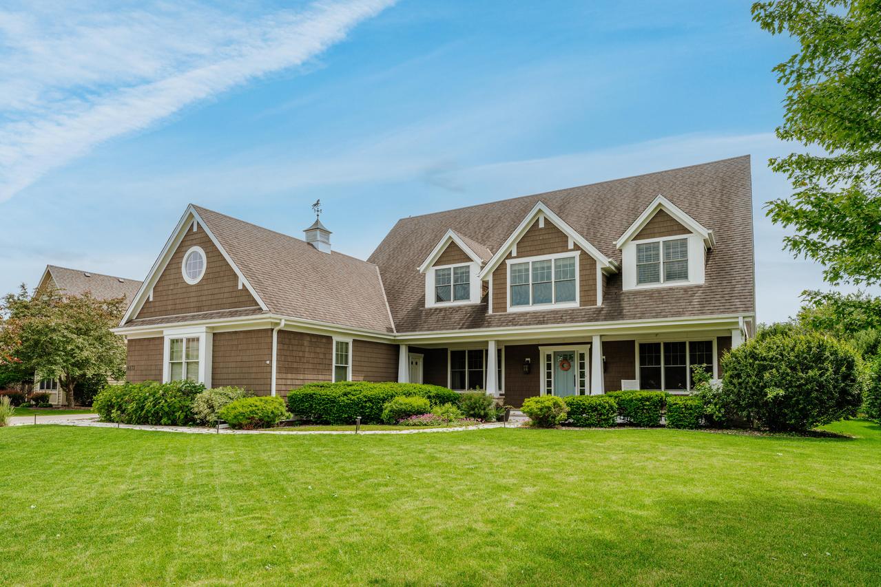 N74W16173 Stonewood Dr, Menomonee Falls, WI 53051