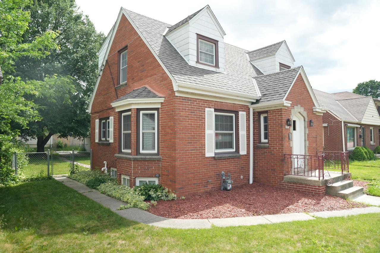 8209 W Burleigh St, Milwaukee, WI 53222