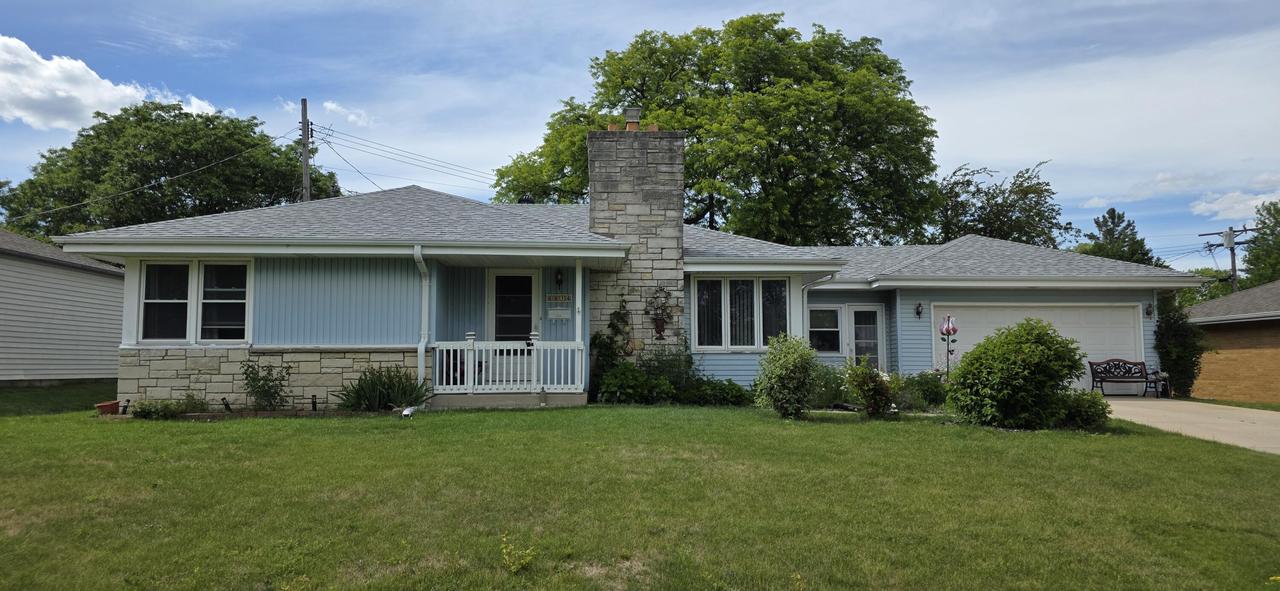 8914 W Stuth Ave, West Allis, WI 53227