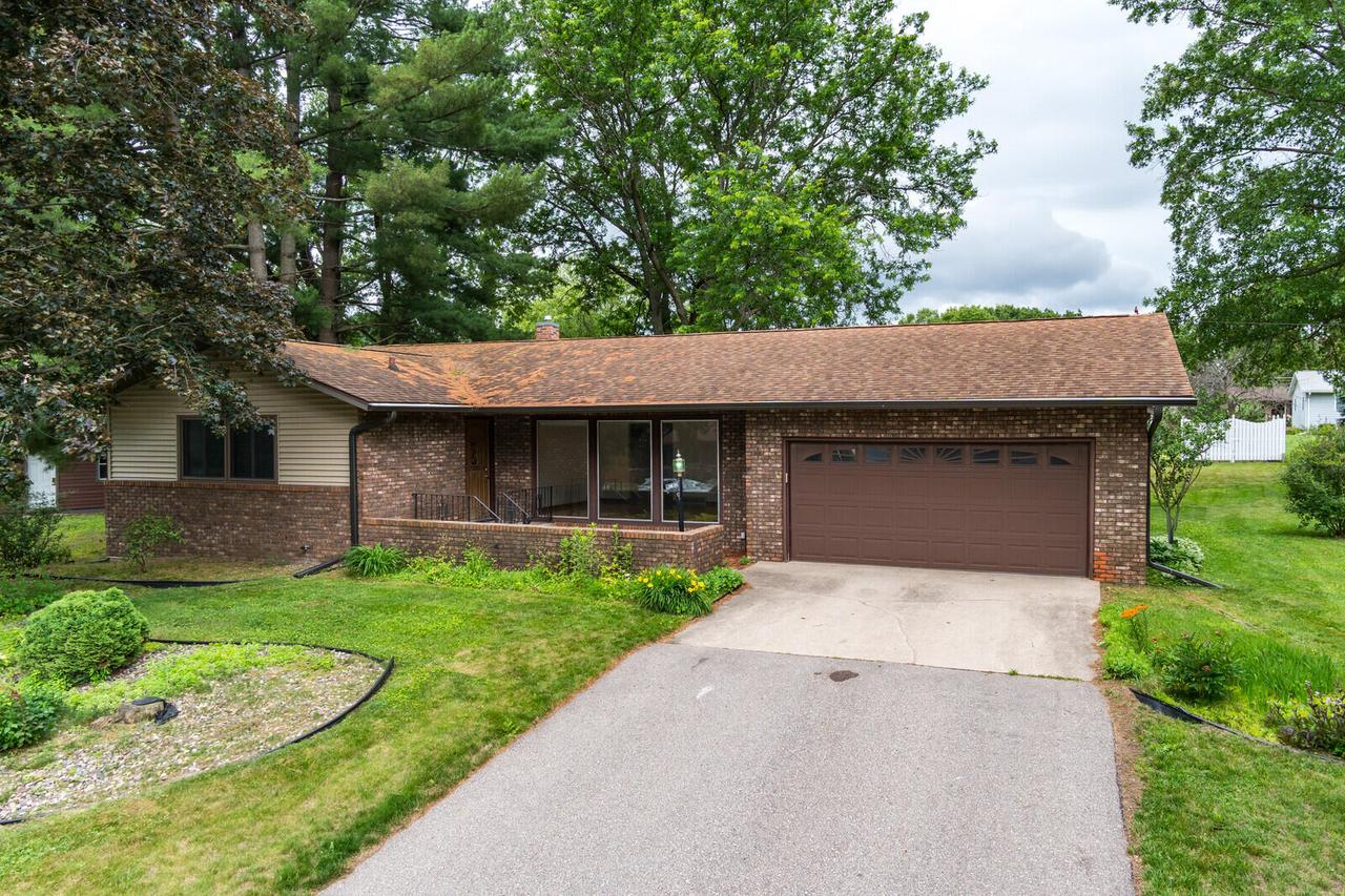 1578 Young Dr, Onalaska, WI 54650