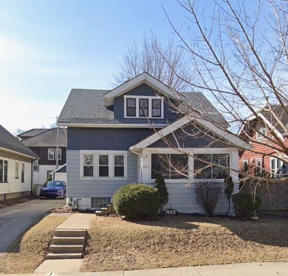 1027 E Manitoba St, Milwaukee, WI 53207
