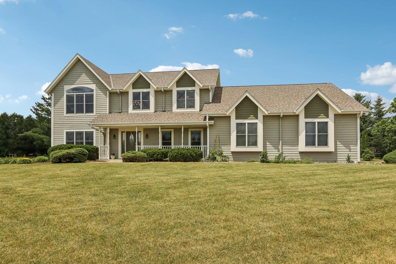 S94W31694 Gena Dr, Mukwonago, WI 53149