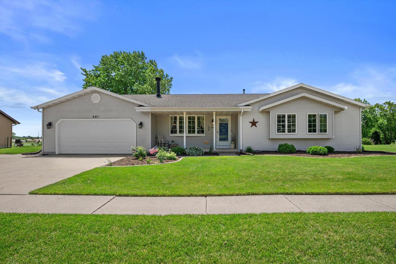 501 Davis St, Elkhorn, WI 53121