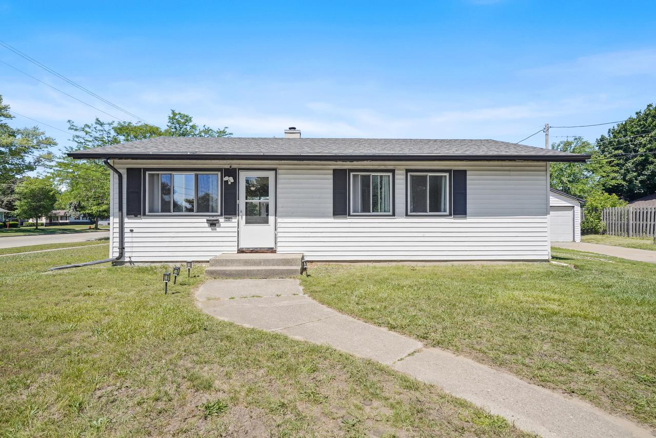 8456 17th Ave, Kenosha, WI 53143