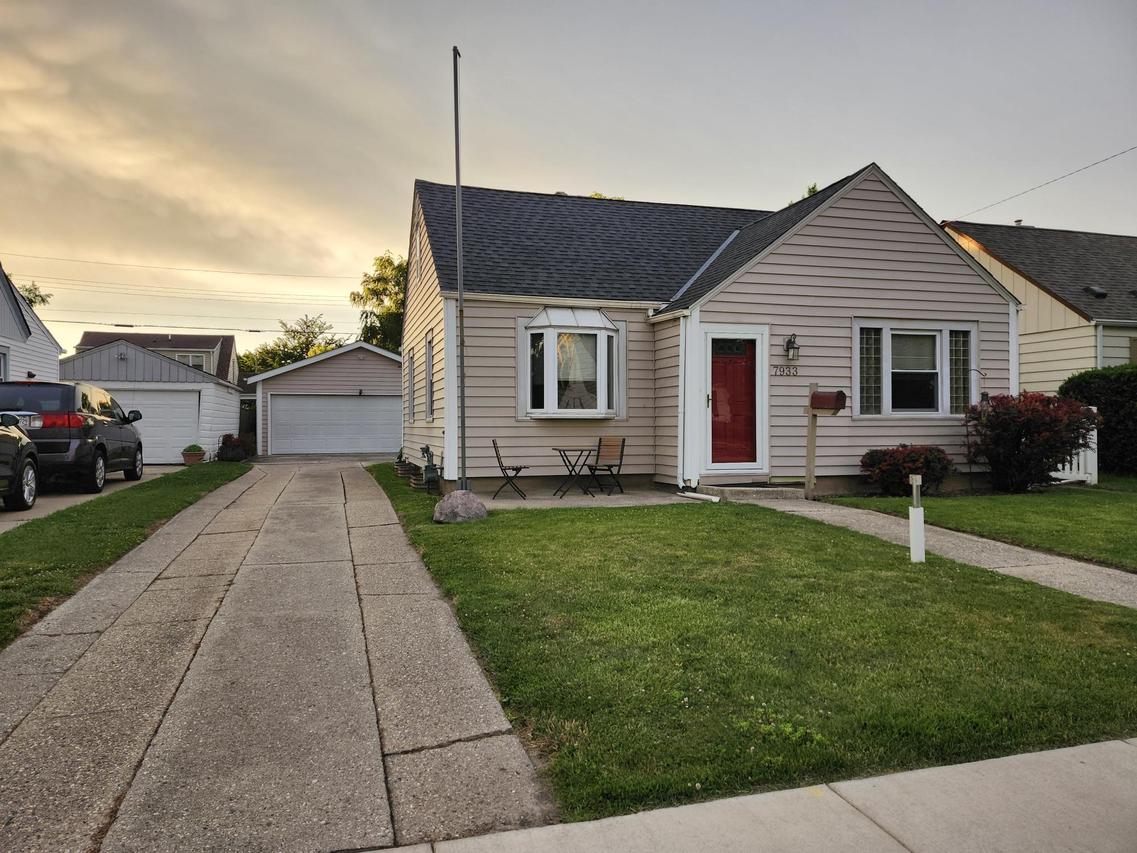 7933 29th Ave, Kenosha, WI 53143