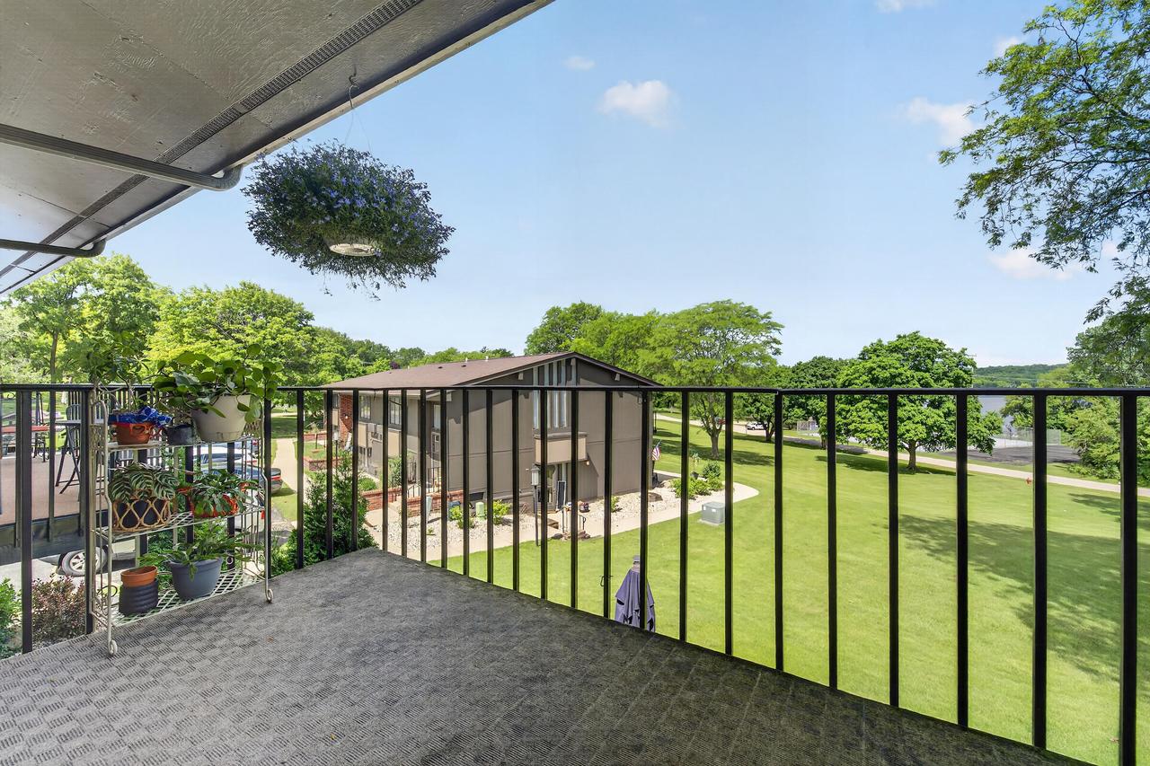 33 Lausanne Ct #33-06, Geneva, WI 53147