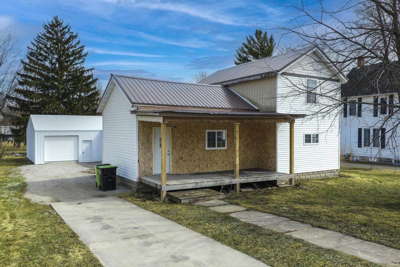 406 S College Ave, Fox Lake, WI 53933