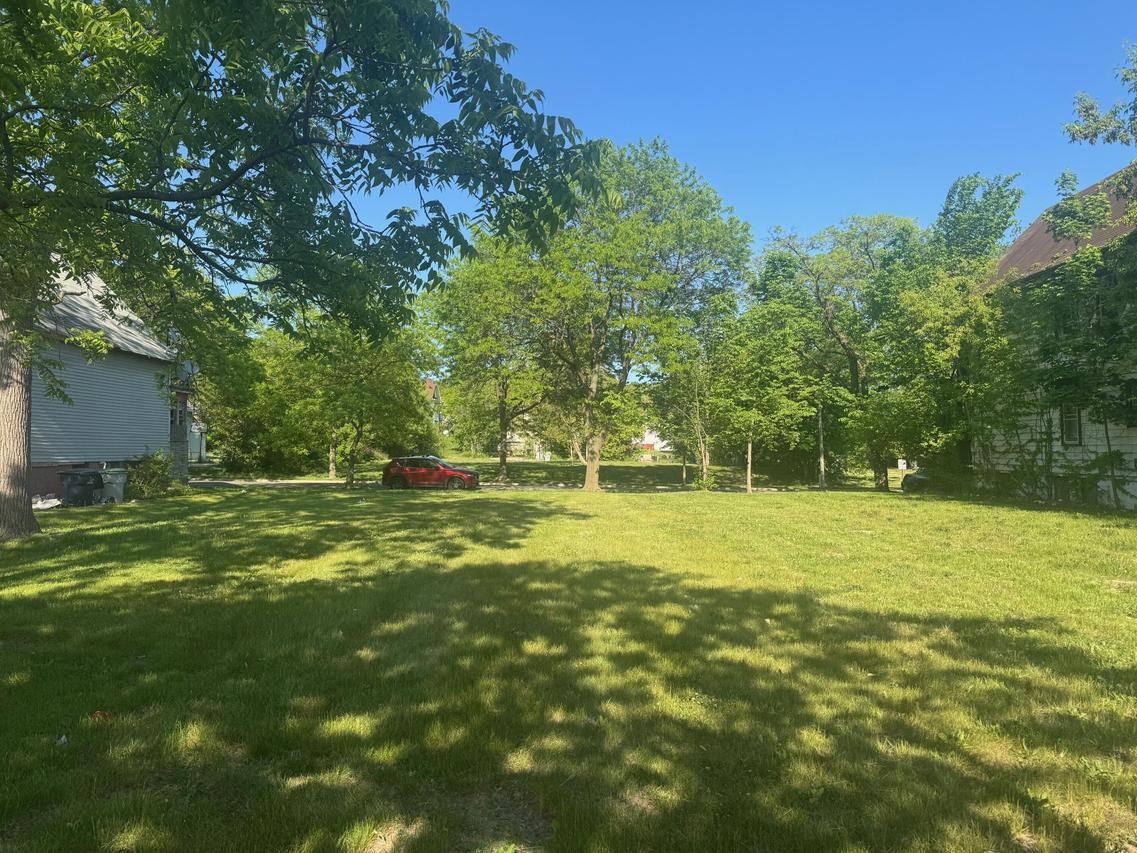 3409 N 12th St, Milwaukee, WI 53206