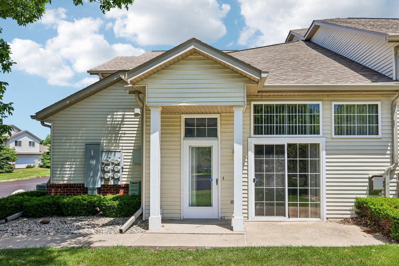 2428 Fox River #L, Waukesha, WI 53189