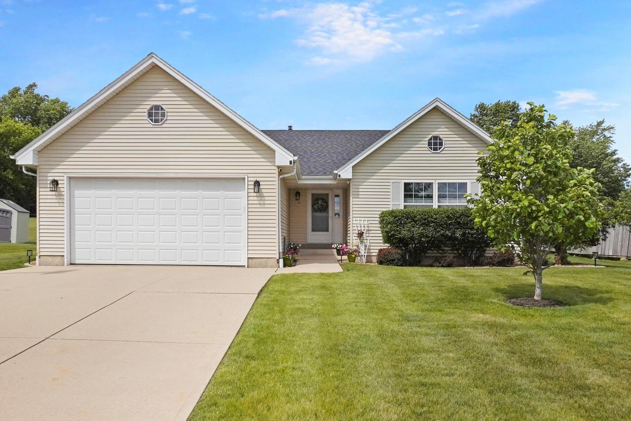 1100 E Keri Ln, Oak Creek, WI 53154