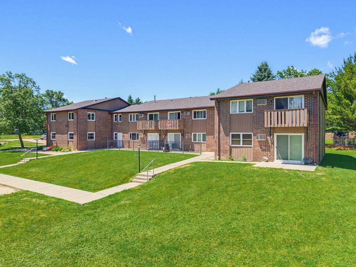 420 Racine St #103, Waterford, WI 53185