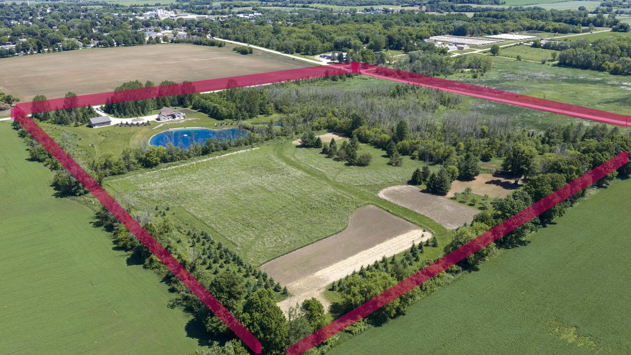 W985 Fur Farm Rd, New Holstein, WI 53061
