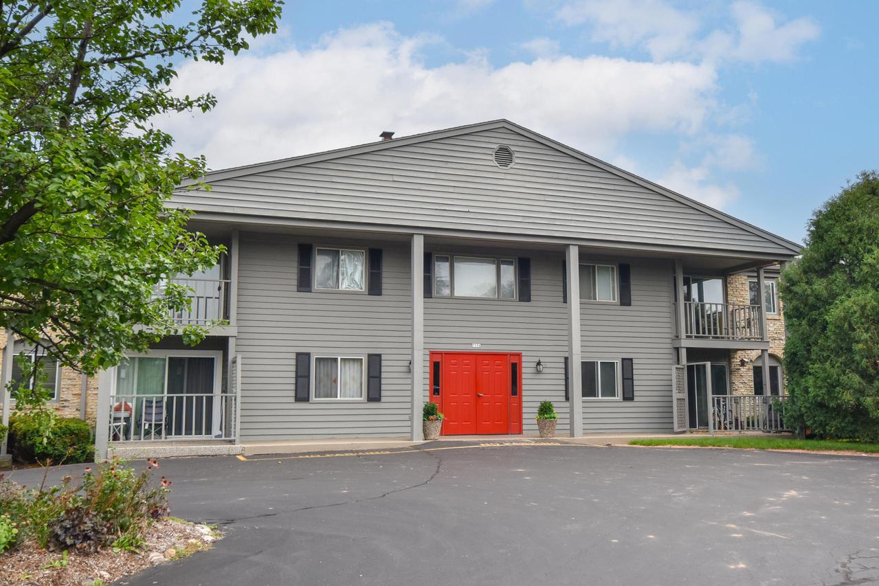 7234 N Green Bay Ave #105, Glendale, WI 53209
