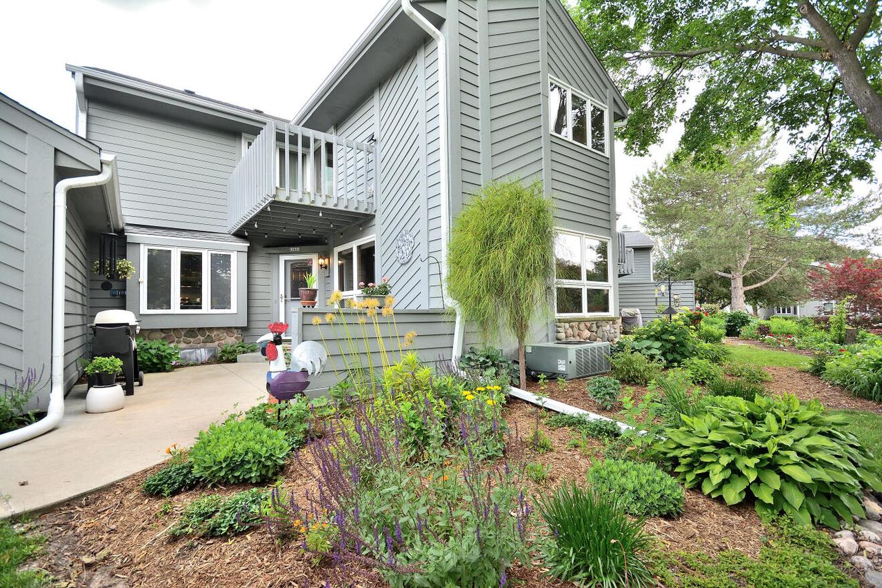 15651 W Ridge Rd, New Berlin, WI 53151