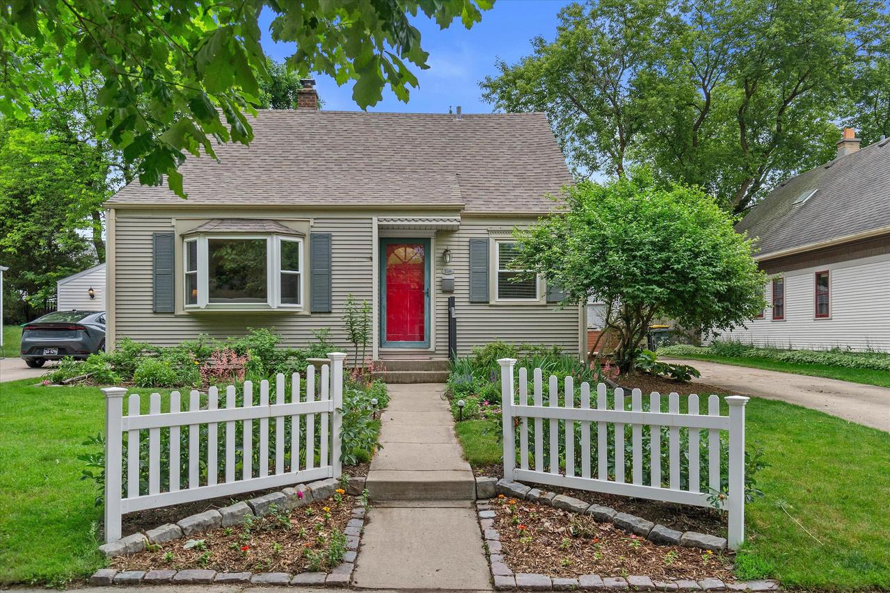 2116 N 85th St, Wauwatosa, WI 53226