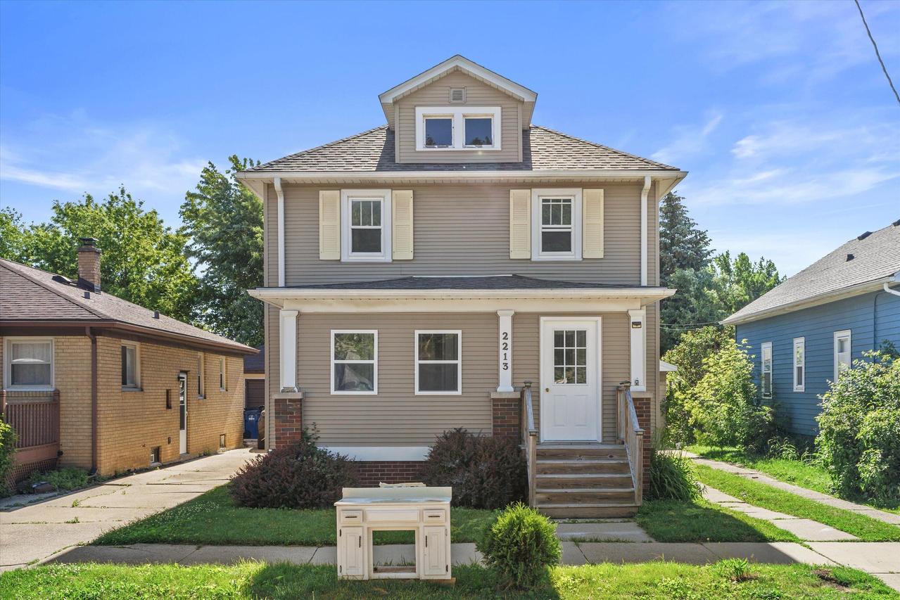 2213 Carlilse Ave, Racine, WI 53404