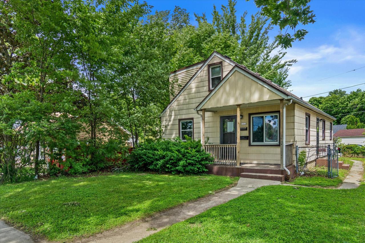 3368 S Chase Ave, Milwaukee, WI 53207