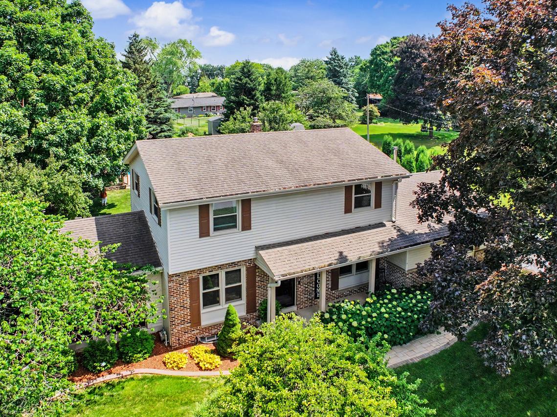 W158N5528 Lavender Lilac Ln, Menomonee Falls, WI 53051