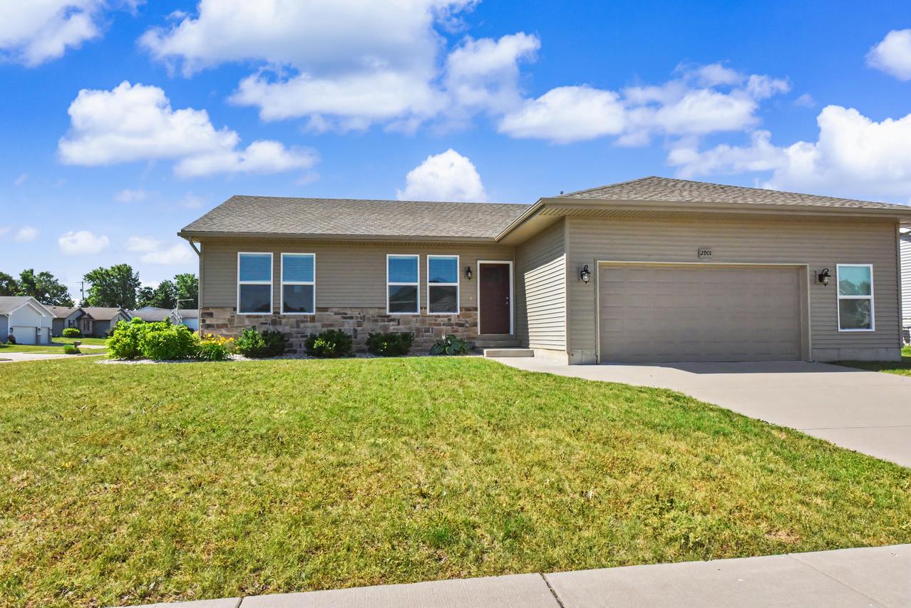2901 Guinness Dr, Janesville, WI 53546