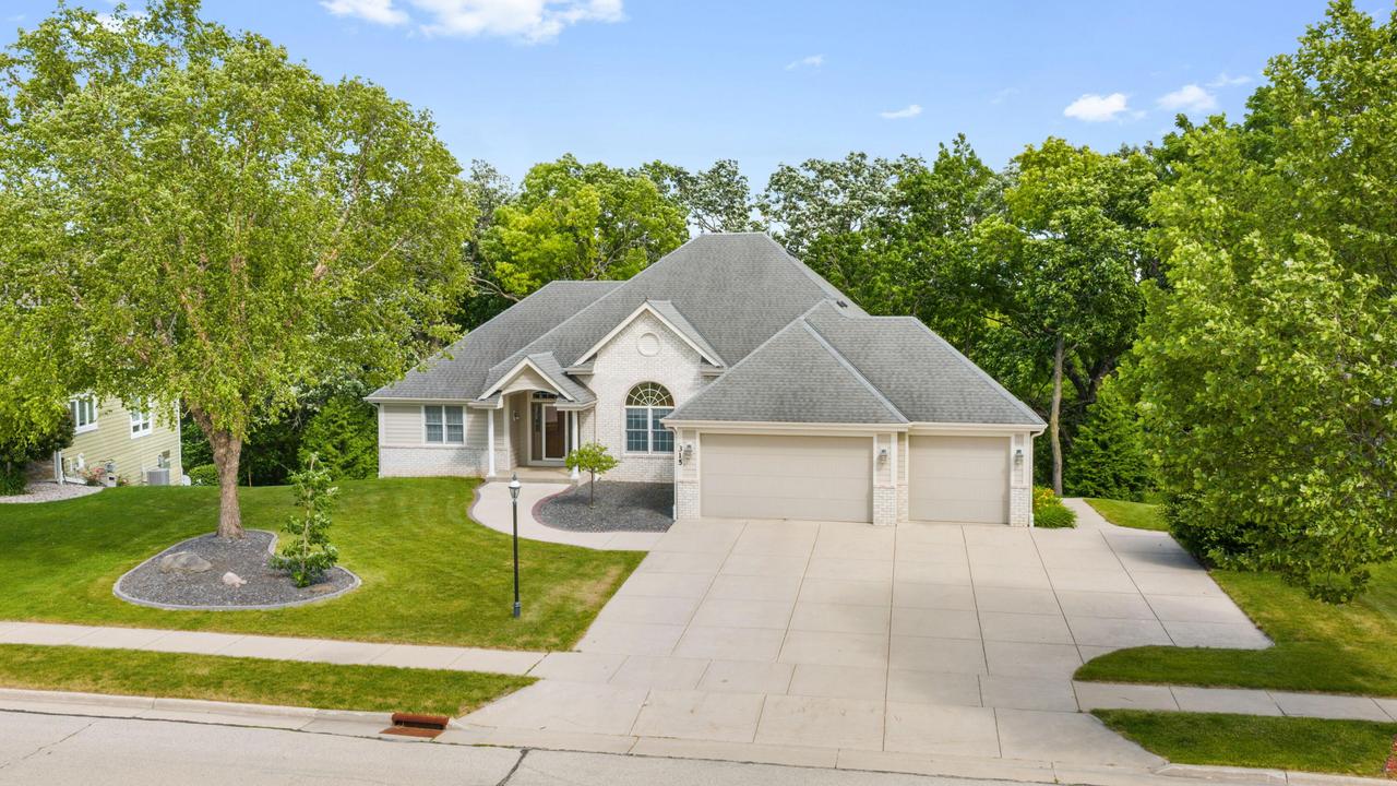 315 Prairie Song Dr, Waukesha, WI 53188