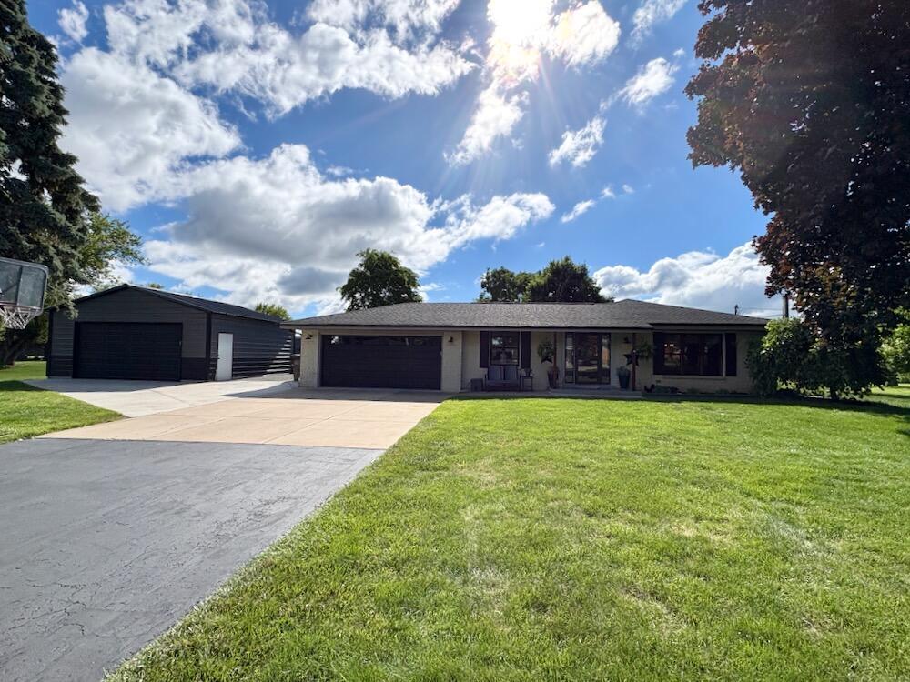 7410 S 68th St, Franklin, WI 53132