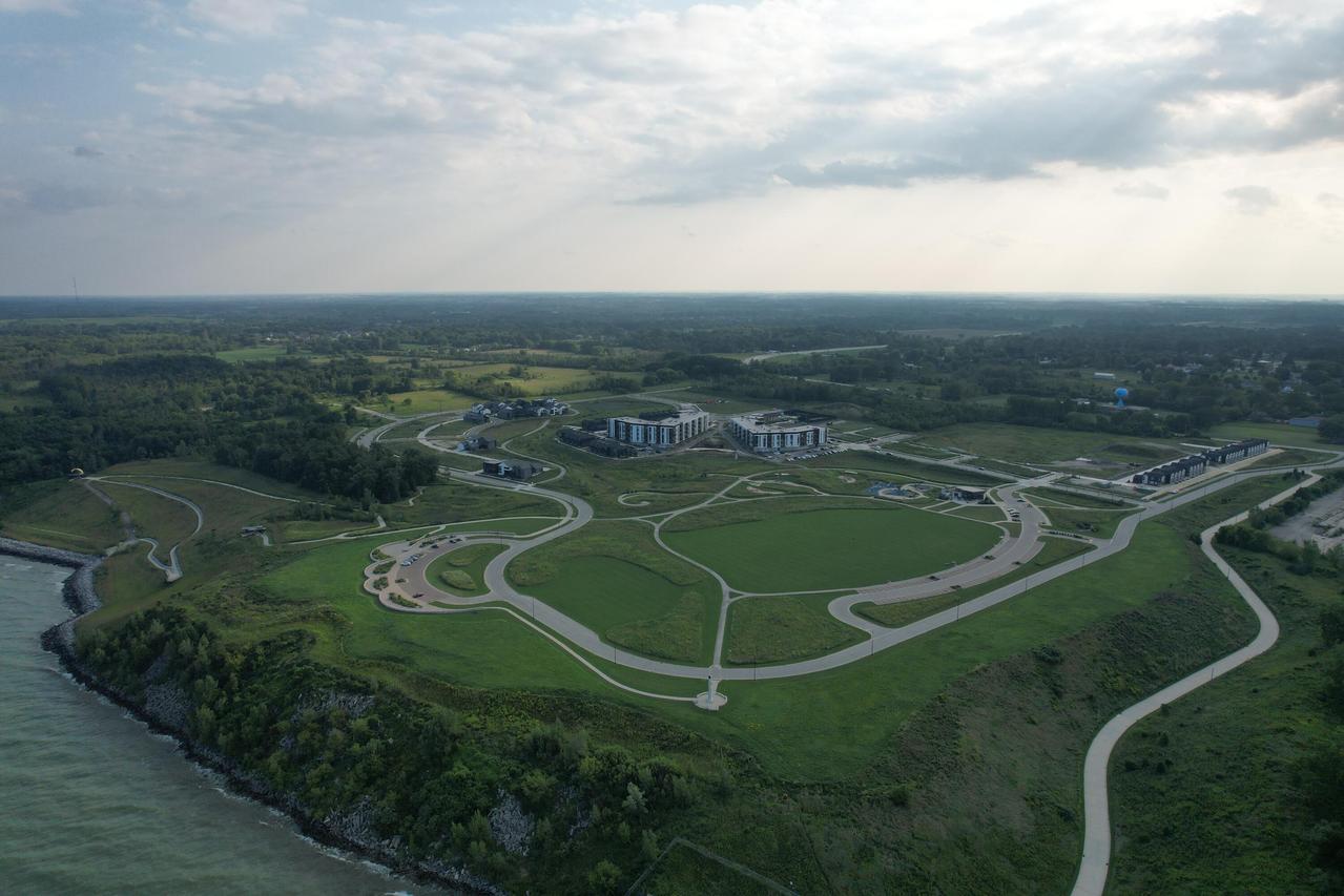 9475 E Lake Vista #4006, Oak Creek, WI 53154