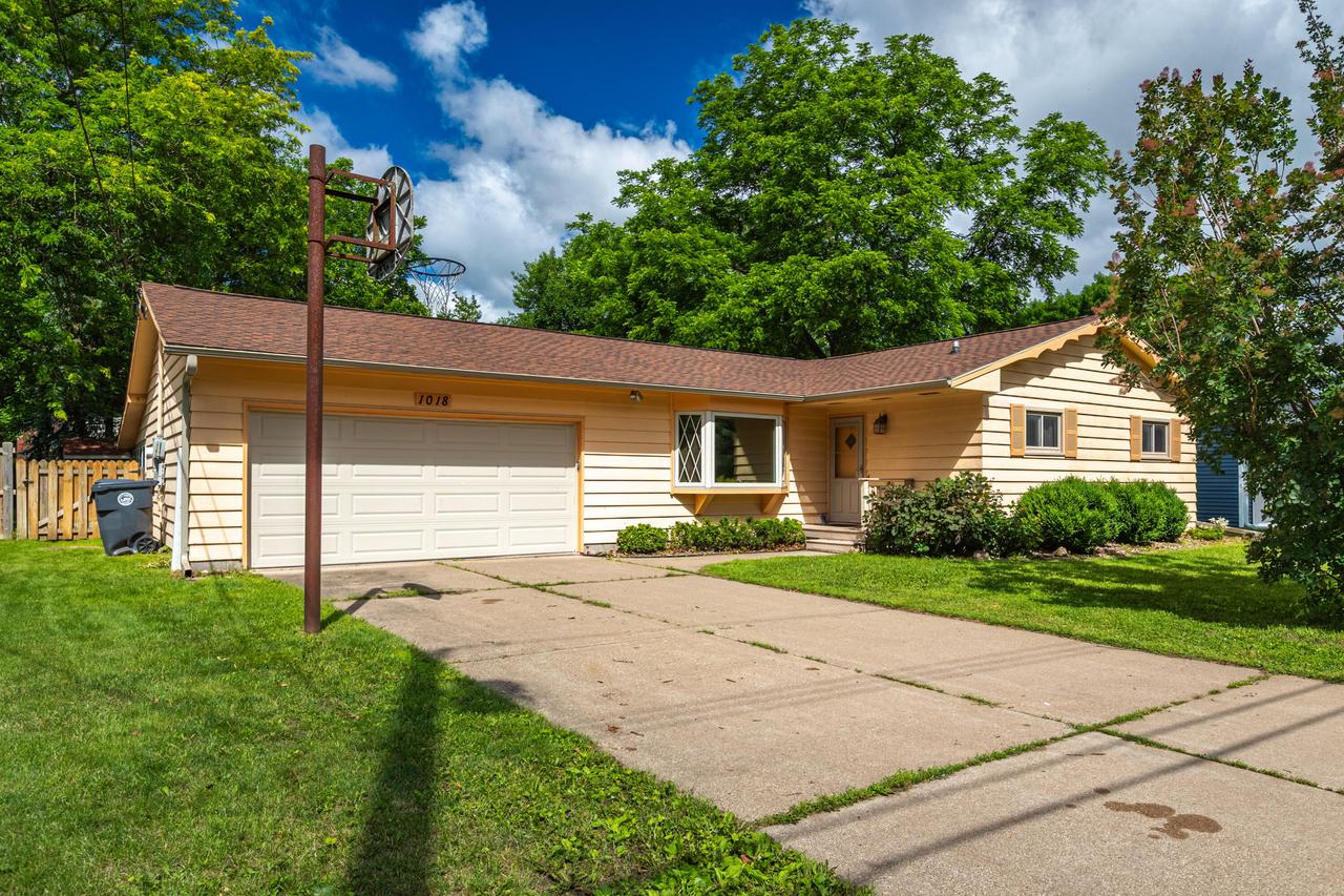 1018 28th St, La Crosse, WI 54601
