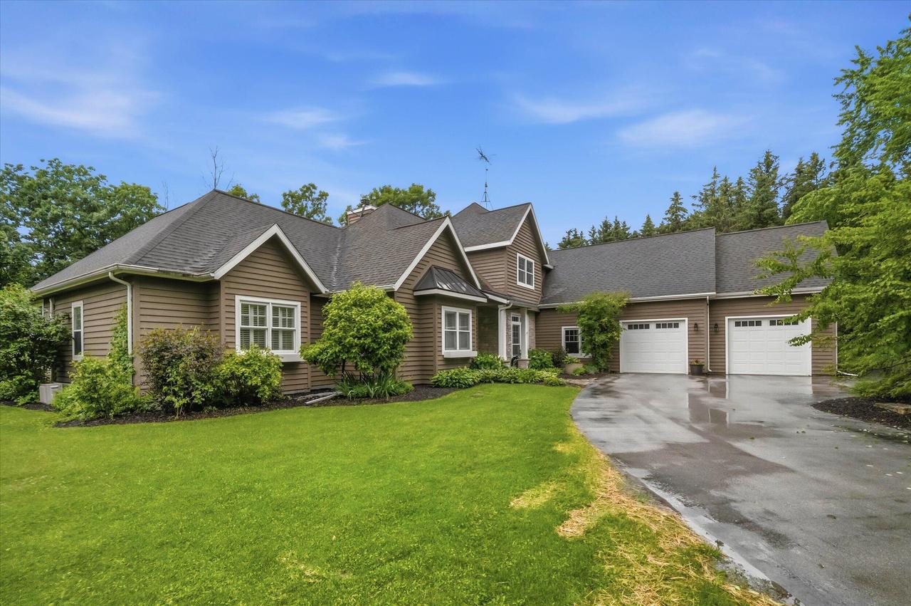 W2324 North Star Ln, Herman, WI 53083