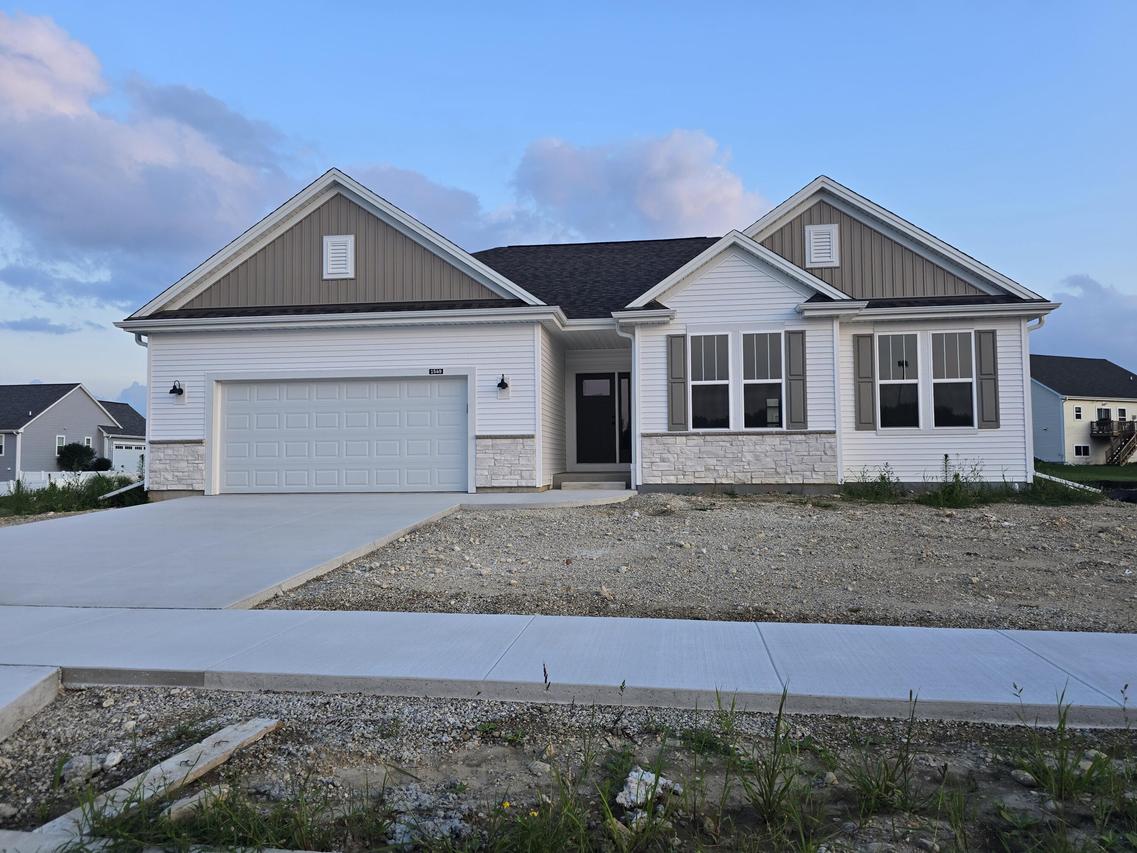 1549 Patton Dr, Hartford, WI 53027