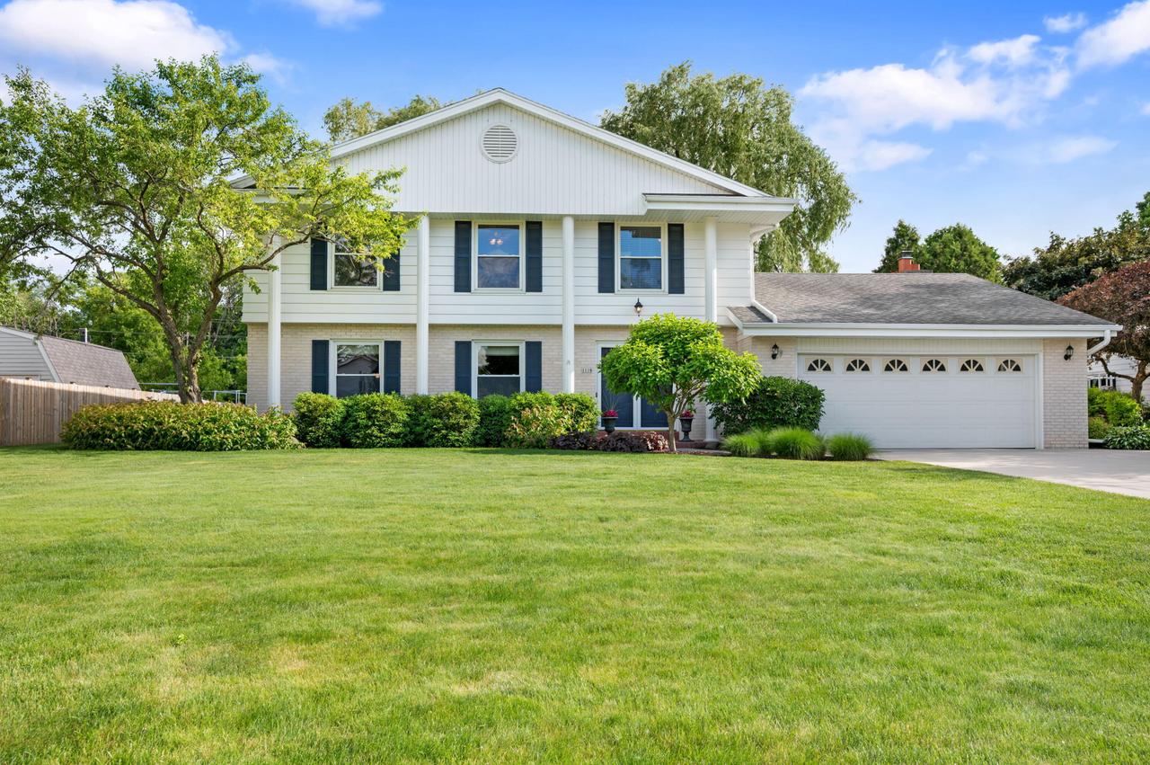 1119 W Fairfield Ct, Glendale, WI 53217