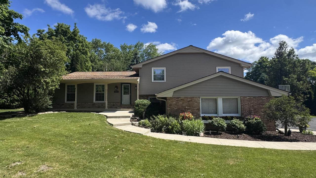 5340 S Maryknoll Dr, New Berlin, WI 53151