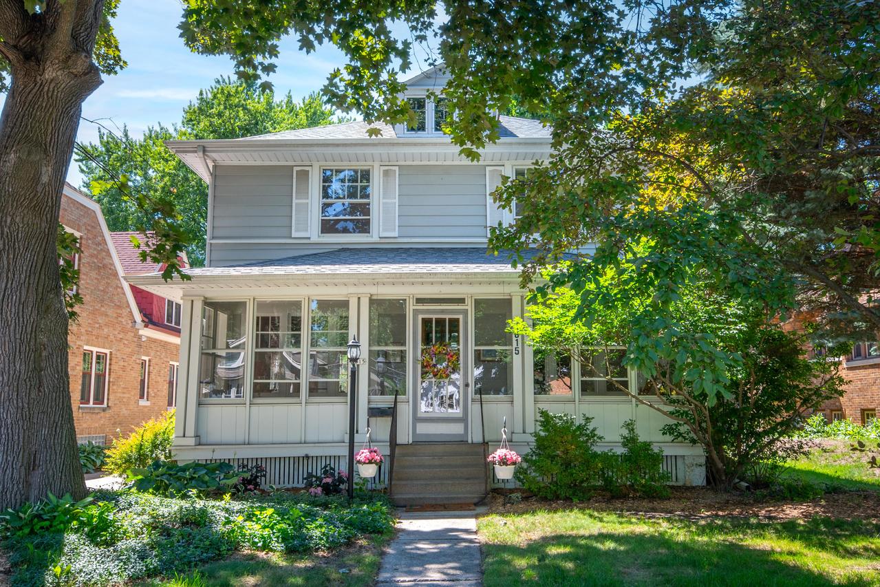 1815 N 72nd St, Wauwatosa, WI 53213