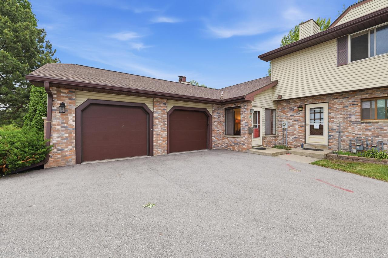 892 Bishop Ct, Fond Du Lac, WI 54935