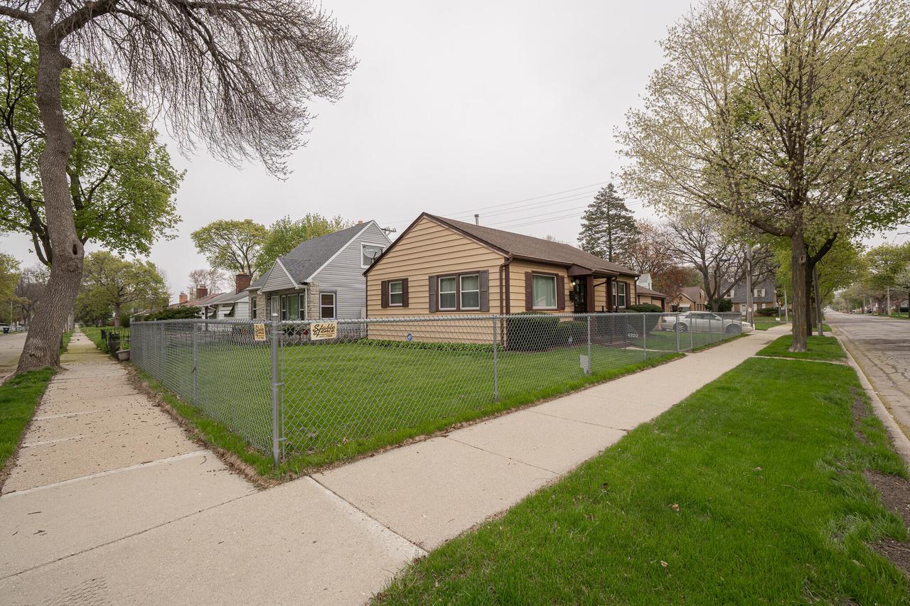 4222 W Hope Ave, Milwaukee, WI 53216