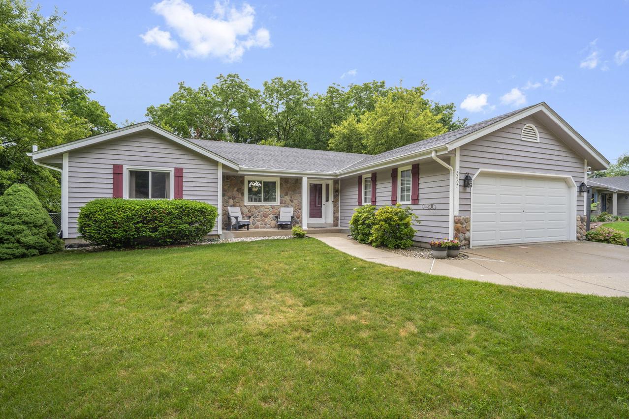2607 Lancaster Dr, Waukesha, WI 53188