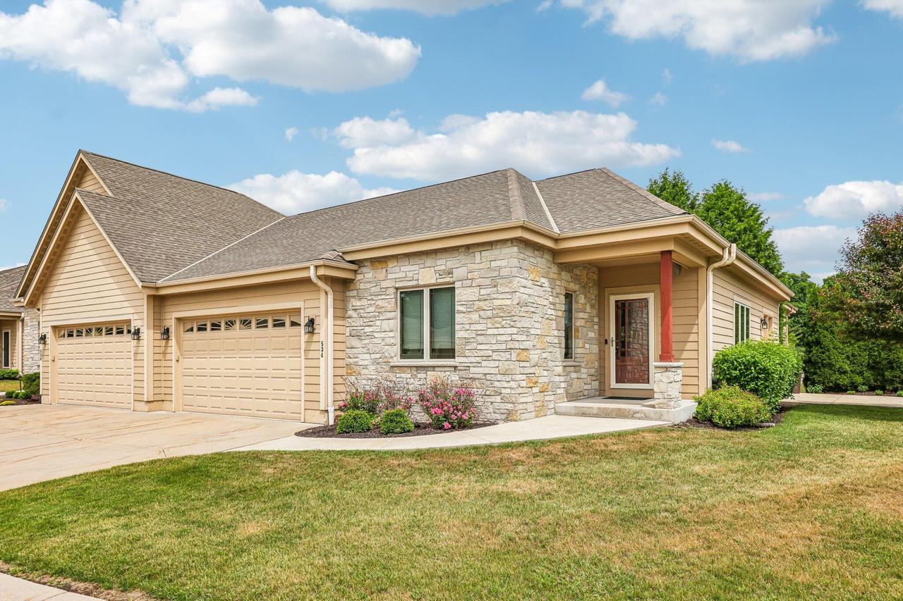 534 Garden Prairie #7, Waukesha, WI 53186