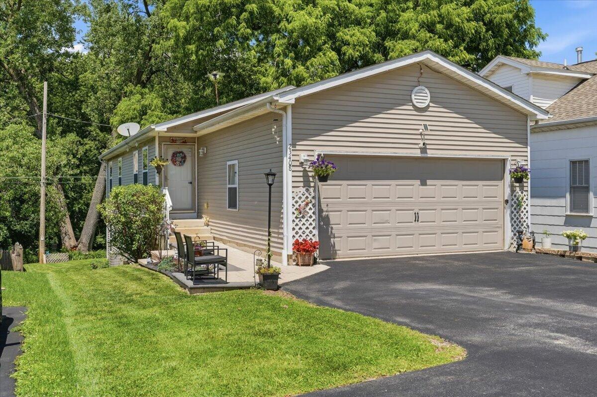 23408 124th St, Salem Lakes, WI 53179