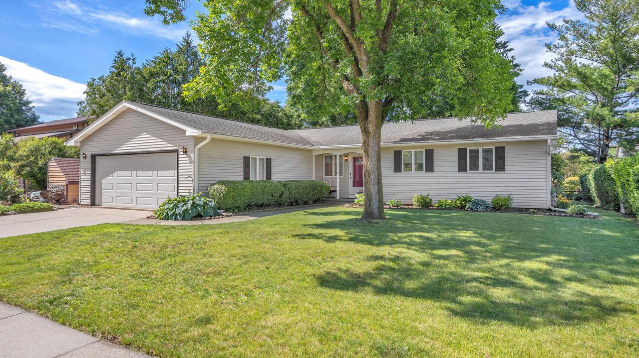 1160 W 19th Ave, Oshkosh, WI 54902