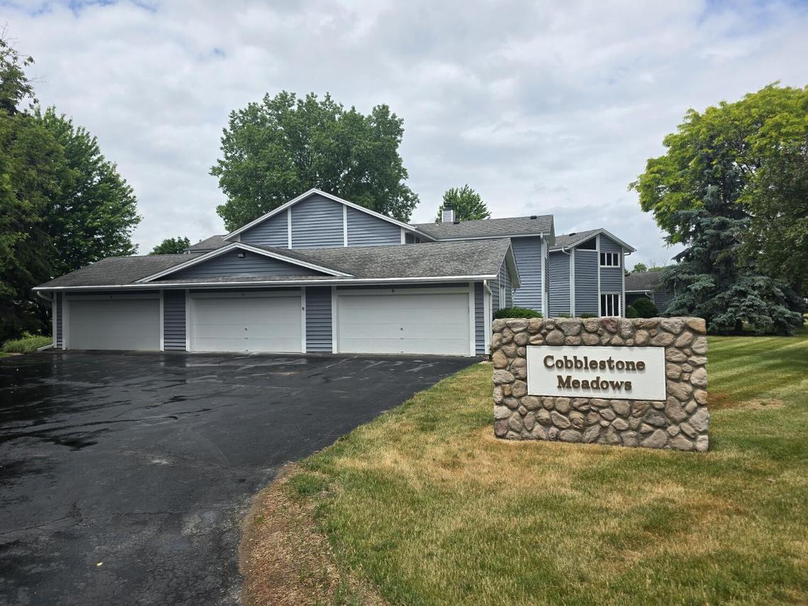 W157N11457 Hilbert Ln #B, Germantown, WI 53022