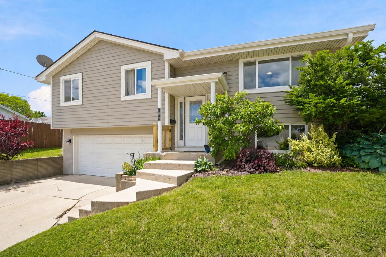 5708 54th Ave, Kenosha, WI 53144