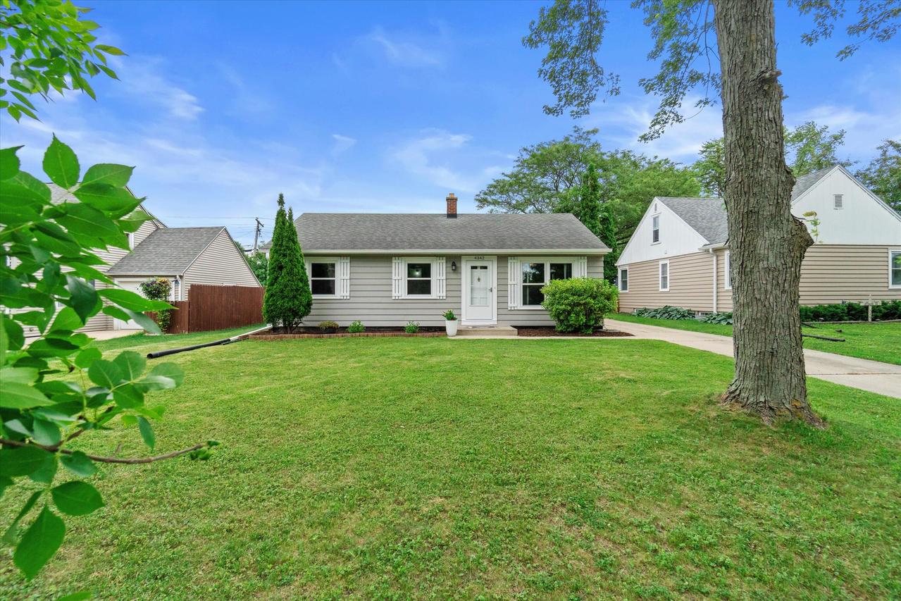 4342 Glenway St, Wauwatosa, WI 53222