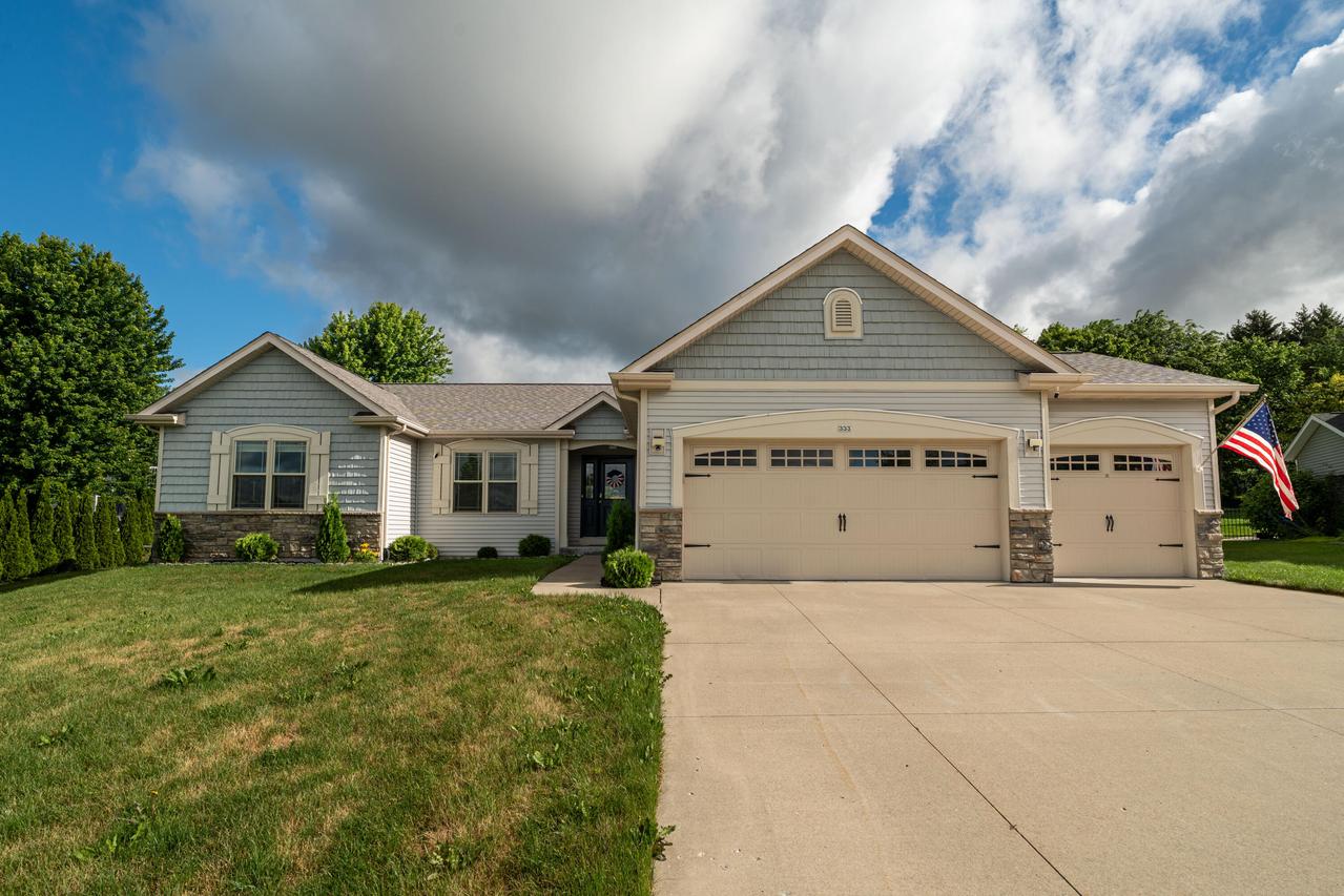 333 Nature Pl, Johnson Creek, WI 53038