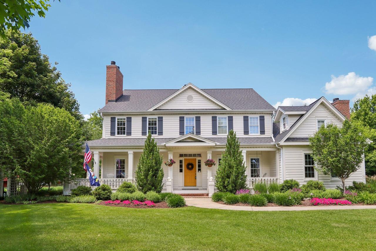 191 Fieldstone Rd, Delafield, WI 53018