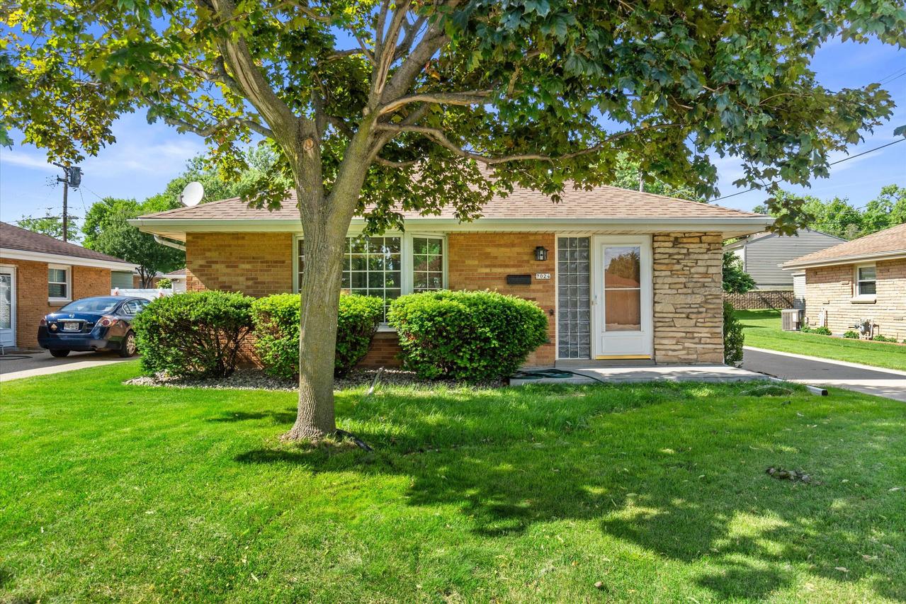 7024 W Lakefield Dr, Milwaukee, WI 53219