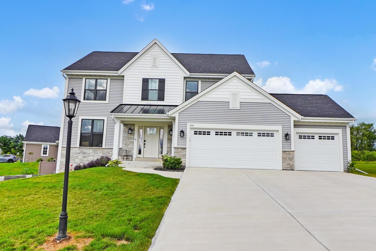 3741 Howell Oaks Dr, Waukesha, WI 53188