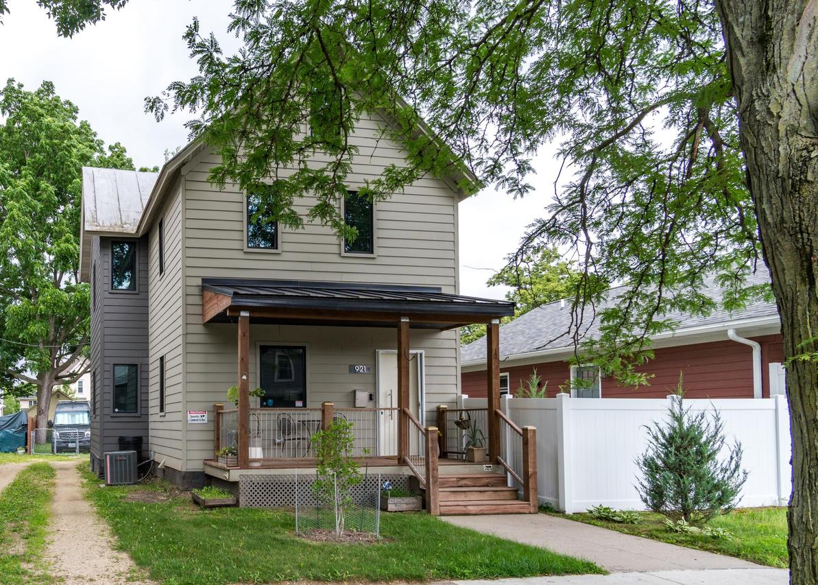 921 5th Ave, La Crosse, WI 54601