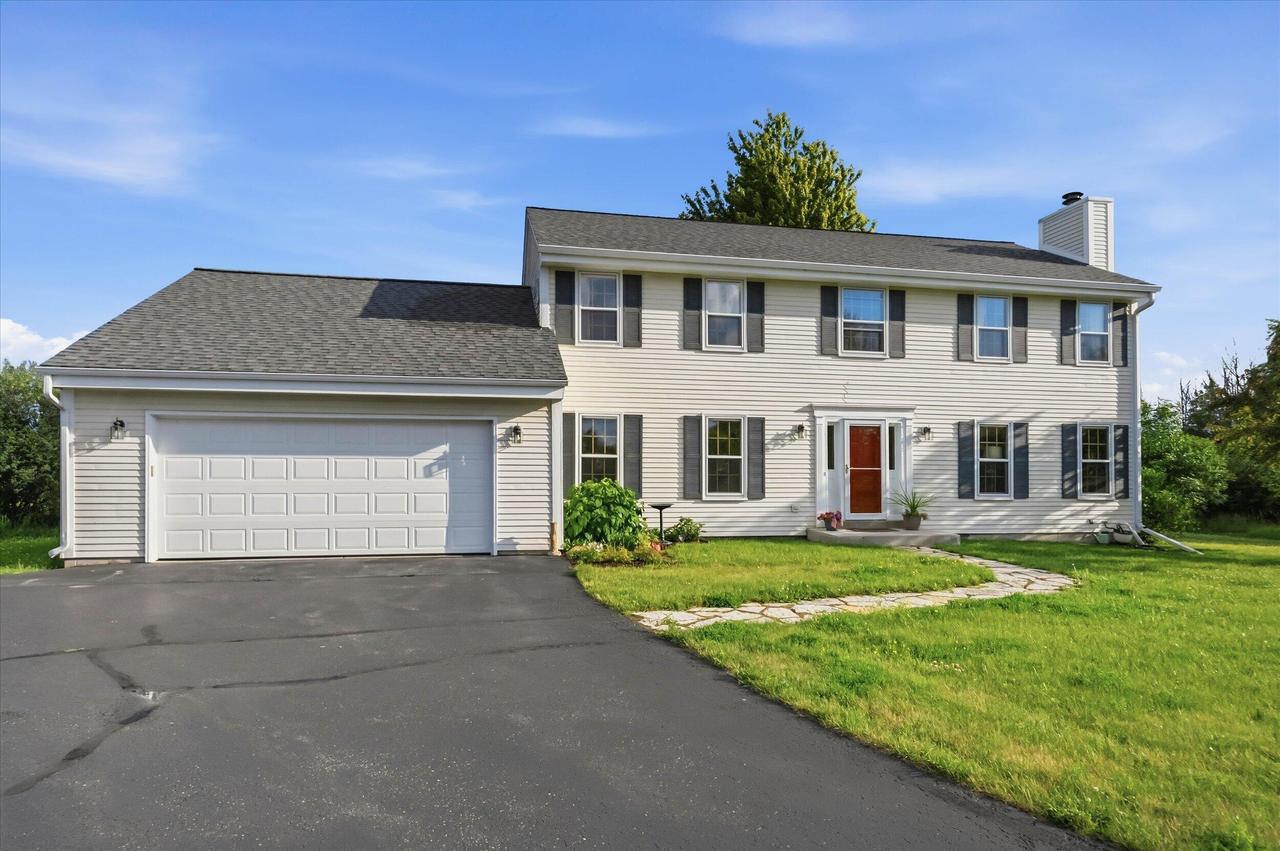 855 Ulao Rd, Grafton, WI 53024