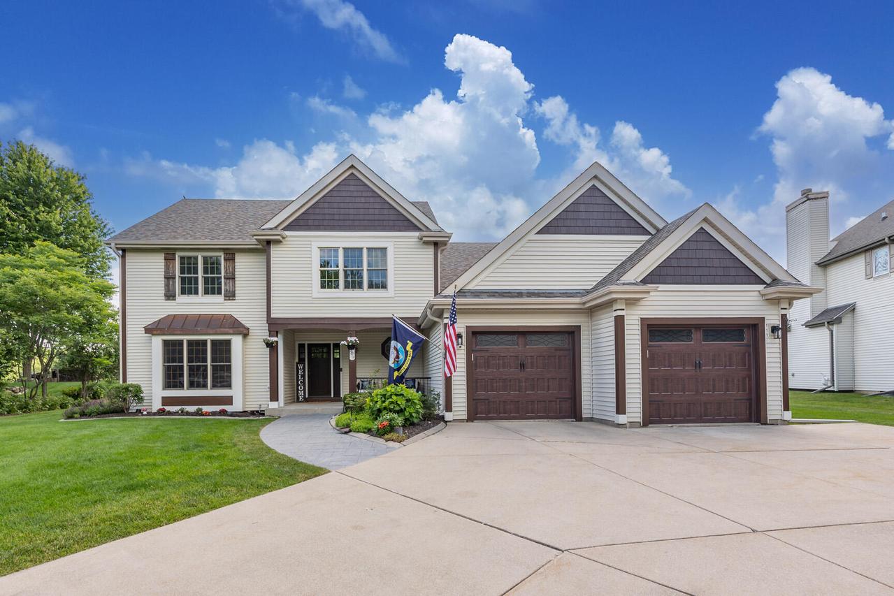 309 Woodlands Ct, Hartland, WI 53029