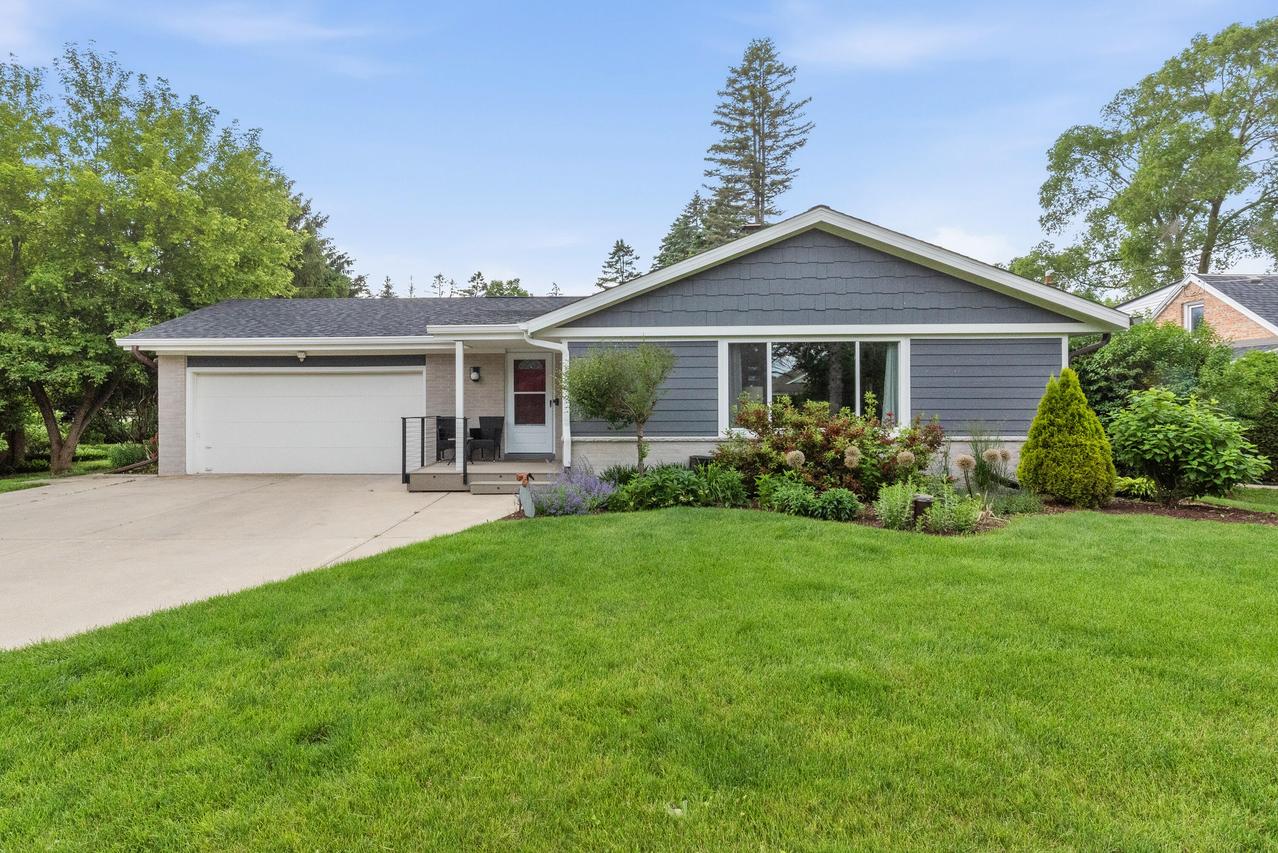 607 Green Bay Rd, Thiensville, WI 53092